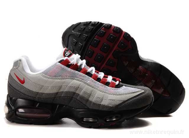 Nike Gris Et Des Chaussures Rouges